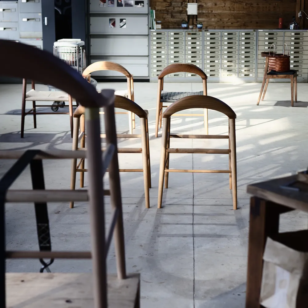 工房に並ぶひだまりチェア