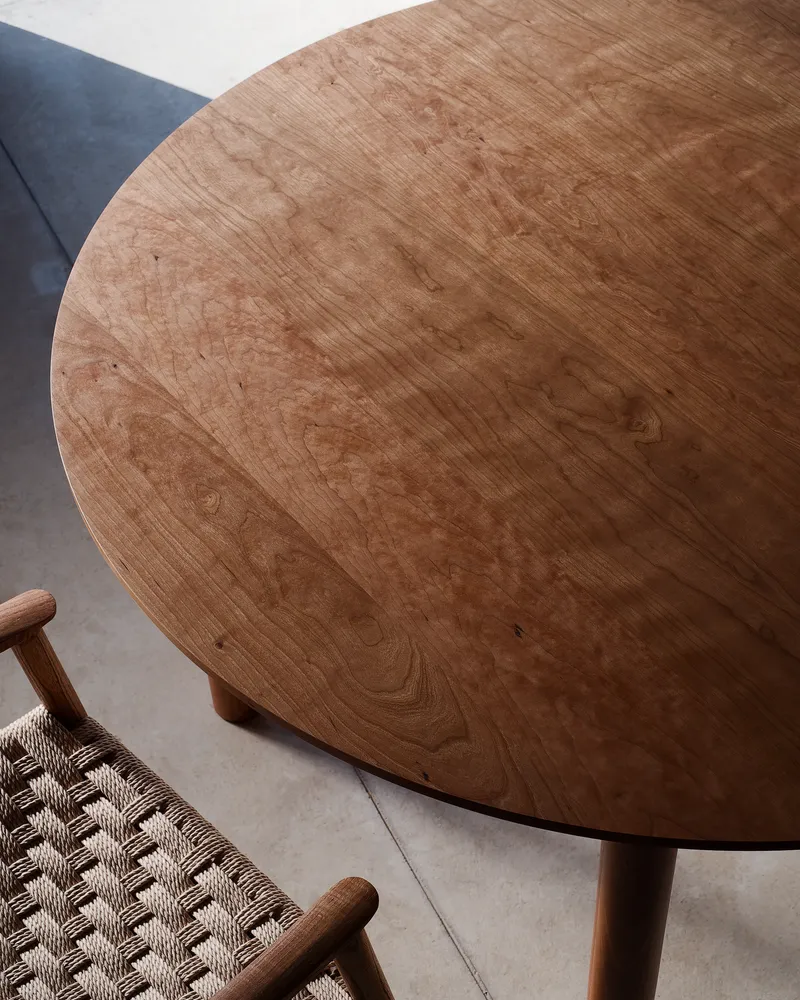 チェリーの丸テーブル